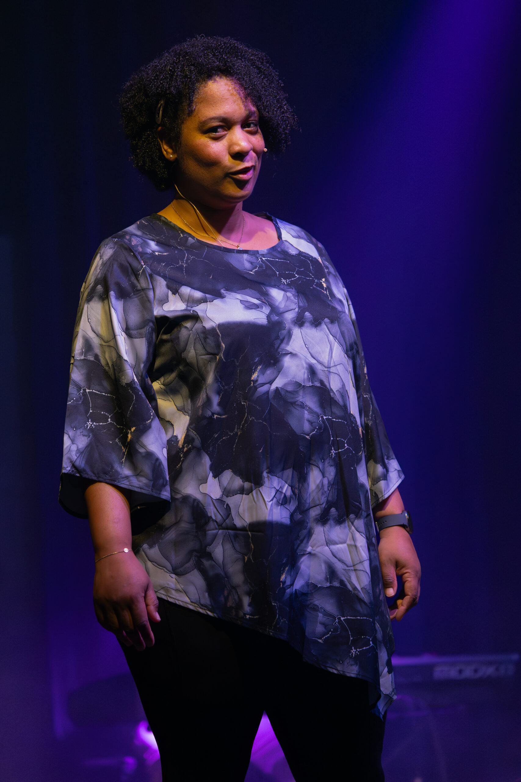 Gwendolyn Heath in een expressief moment tijdens Spiegelkracht