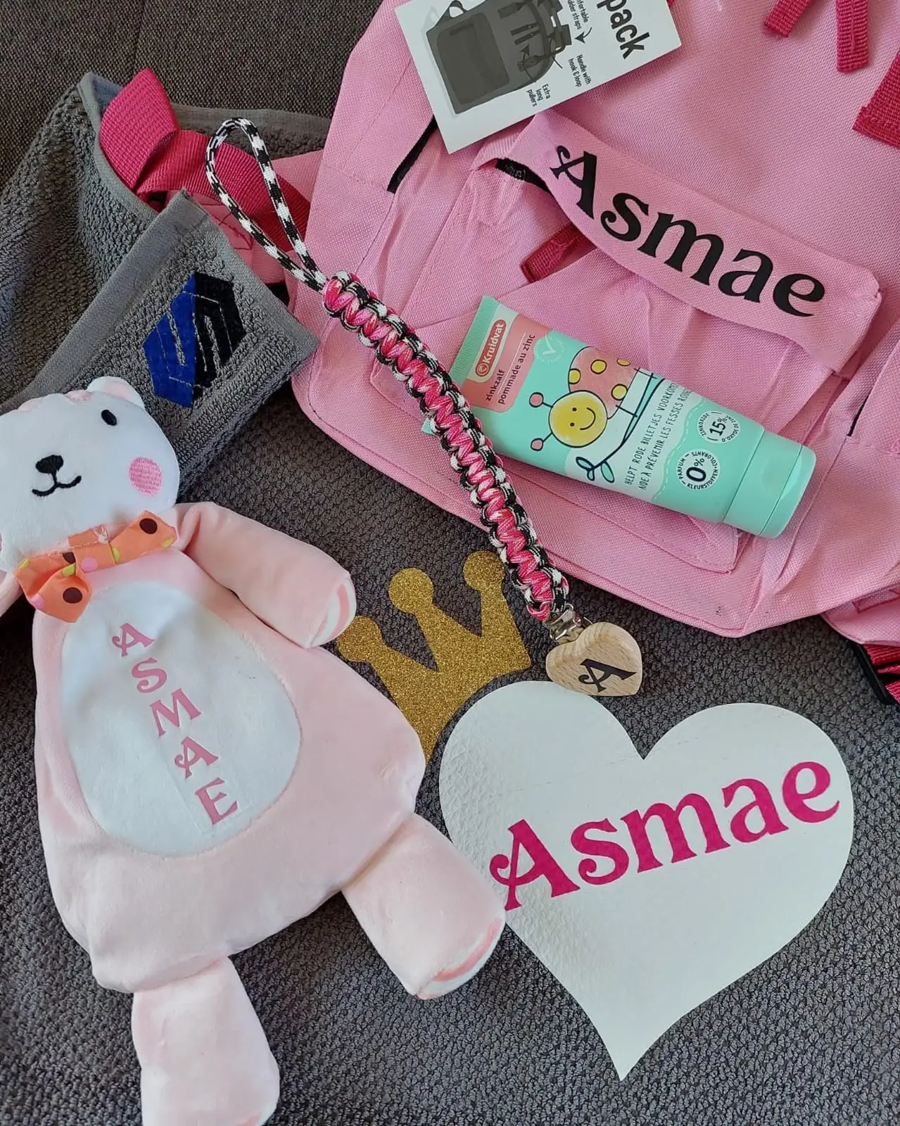 Gepersonaliseerd babypakket met bedrukking en handgemaakt speenkoord